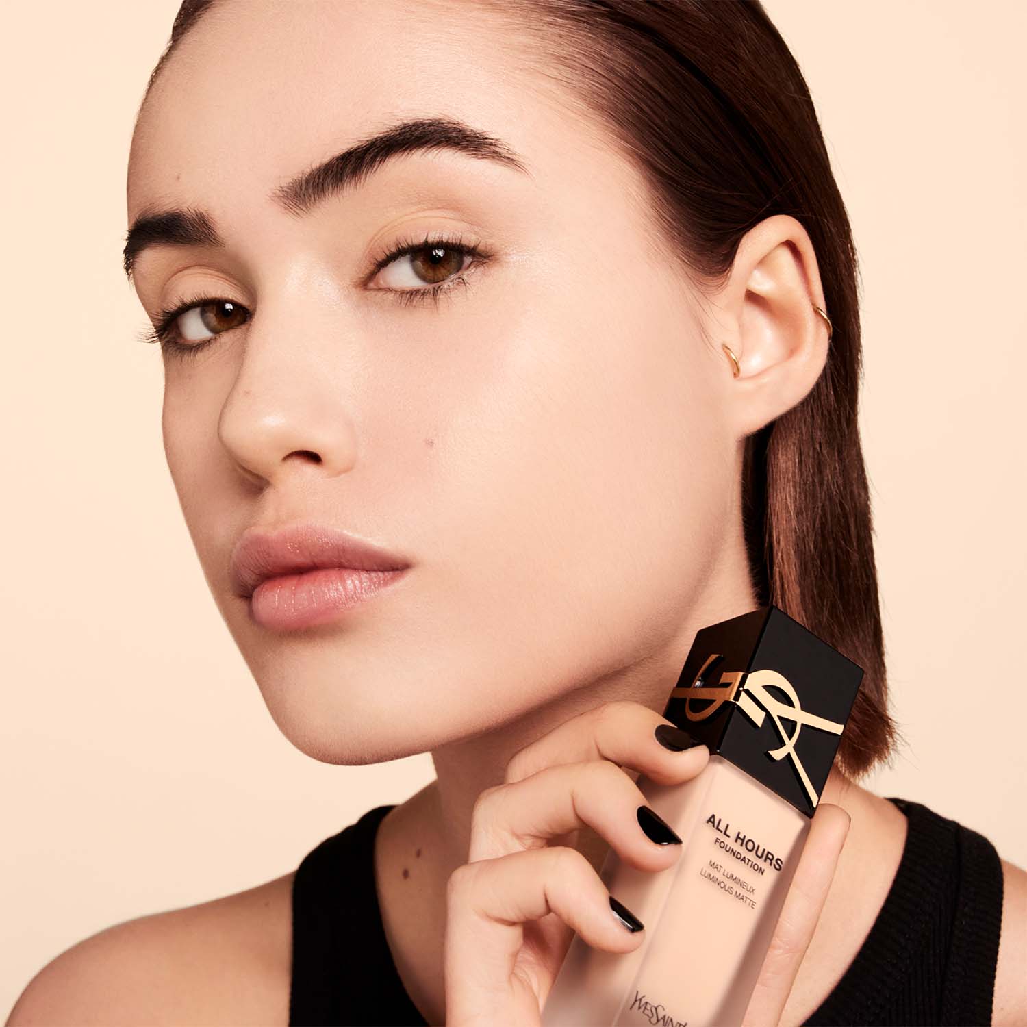 ALL HOURS FOUNDATION (BASE DE MAQUILLAJE MATE LUMINOSO)